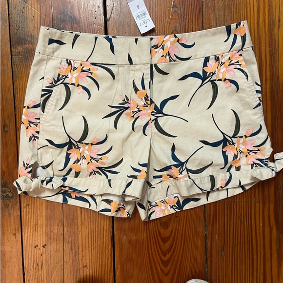 LOFT Women’s Flat Front Floral Shorts Size 4 Tan Knot Hem Spring Summer Casual - Picture 1 of 9